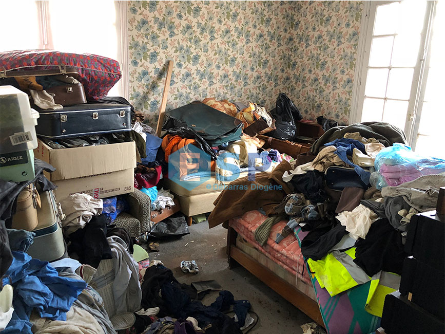Syndrome de Diogène Débarras Désinfection salon très encombré