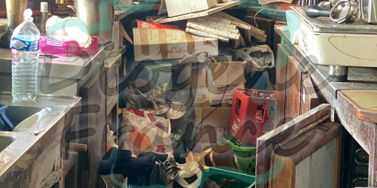 bar4 Nettoyage d'un comptoir d’un ancien bar rempli de déchets